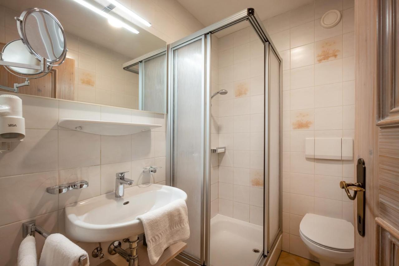 Hotel Schmiedboden Oberndorf in Tirol Bagian luar foto