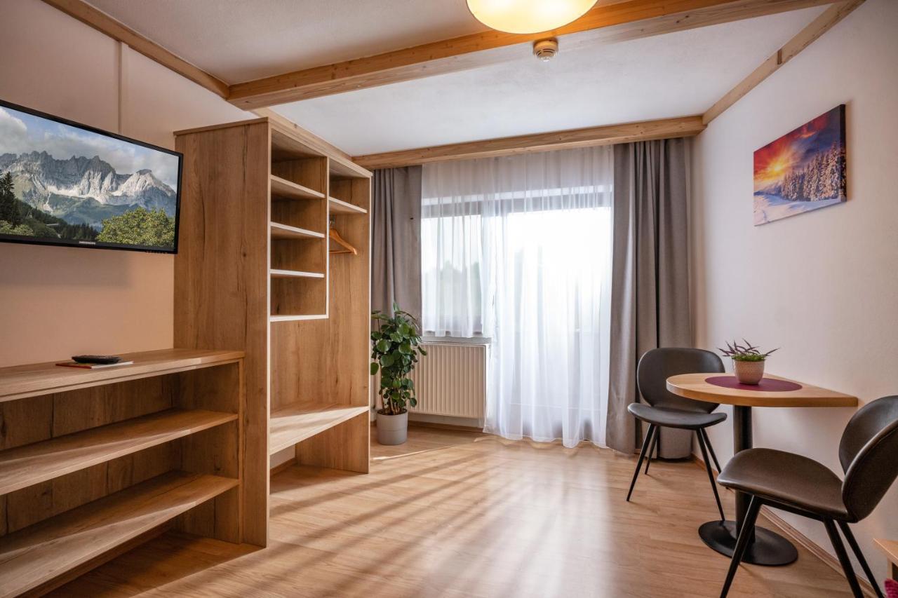 Hotel Schmiedboden Oberndorf in Tirol Bagian luar foto